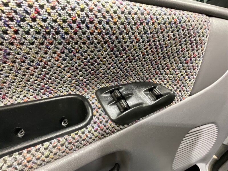 1998 Dodge Ram 1500 SLT Regular Cab 4X4 / 5.9L 8Cyl Gas / SHORT BED  / LOCAL TRUCK / ZERO RUST / VERY WELL KEPT & MAINTAINED SINCE NEW - Photo 20 - Gladstone, OR 97027