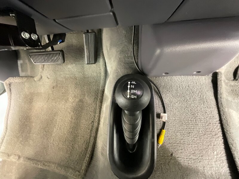 1998 Dodge Ram 1500 SLT Regular Cab 4X4 / 5.9L 8Cyl Gas / SHORT BED  / LOCAL TRUCK / ZERO RUST / VERY WELL KEPT & MAINTAINED SINCE NEW - Photo 37 - Gladstone, OR 97027