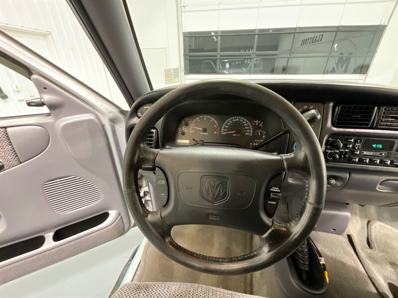 1998 Dodge Ram 1500 SLT Regular Cab 4X4 / 5.9L 8Cyl Gas / SHORT BED  / LOCAL TRUCK / ZERO RUST / VERY WELL KEPT & MAINTAINED SINCE NEW - Photo 18 - Gladstone, OR 97027