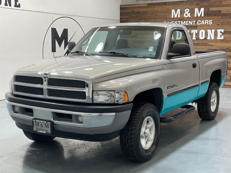 1998 Dodge Ram 1500 SLT Regular Cab 4X4 / 5.9L 8Cyl Gas / SHORT BED  / LOCAL TRUCK / ZERO RUST / VERY WELL KEPT & MAINTAINED SINCE NEW