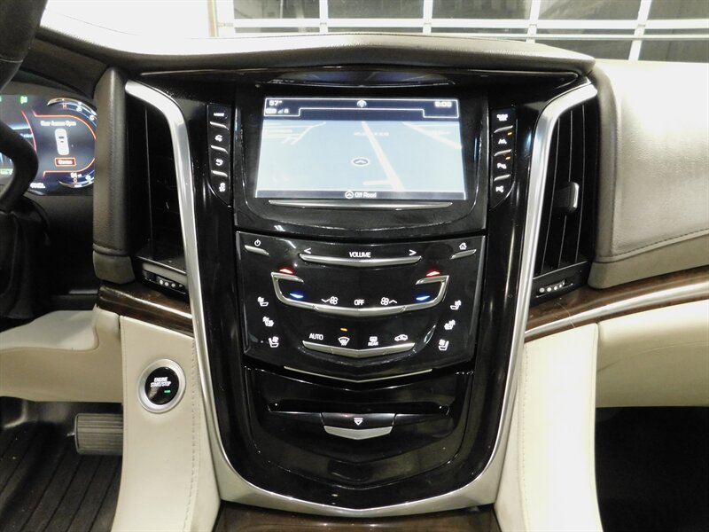 2017 Cadillac Escalade Luxury 4X4 / Leather   - Photo 19 - Gladstone, OR 97027