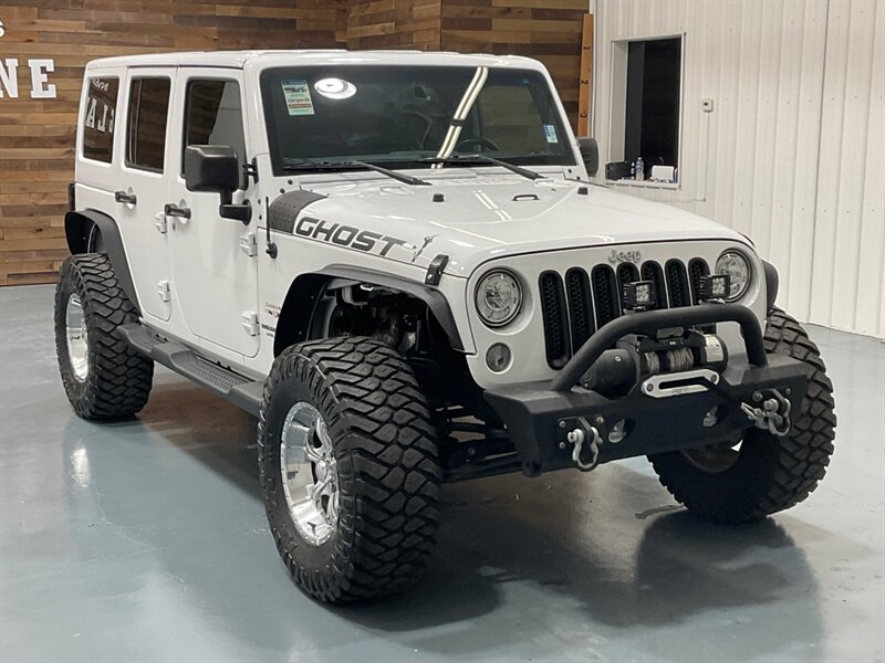 2017 Jeep Wrangler Unlimited Sahara / 4X4 / HARD TOP / LIFTED / BACK UP CAMERA  / WINCH / RUST FREE LOCAL - Photo 2 - Gladstone, OR 97027