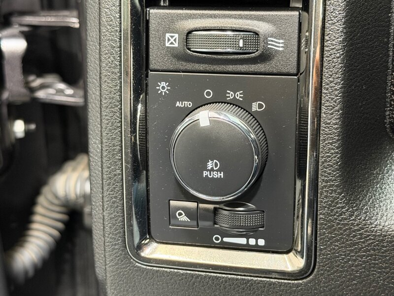 2014 RAM 1500 Sport 4X4 5.7L V8 / LIFTED / NEW TIRES/56K MILES / Heated Seats / ZERO RUST - Photo 37 - Gladstone, OR 97027