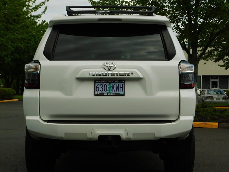 2017 Toyota 4Runner 4X4 / V6 / HEATED LEATHER / XD WHEELS / LIFTED !! - Photo 4 - Portland, OR 97217