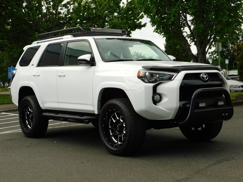 2017 Toyota 4Runner 4X4 / V6 / HEATED LEATHER / XD WHEELS / LIFTED !! - Photo 2 - Portland, OR 97217