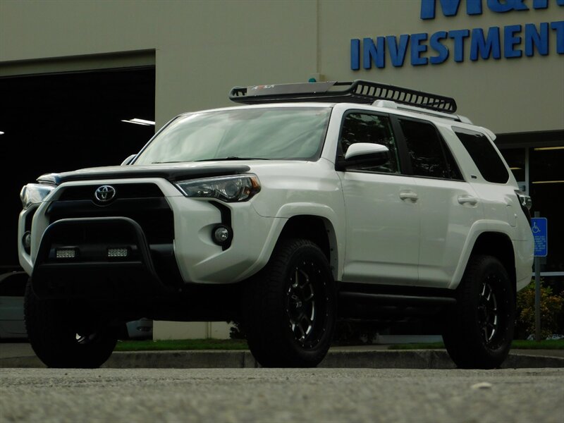 2017 Toyota 4Runner 4X4 / V6 / HEATED LEATHER / XD WHEELS / LIFTED !! - Photo 1 - Portland, OR 97217