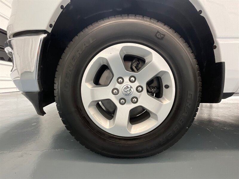 2019 RAM 1500 Tradesman Crew Cab 4X4 / 5.7L V8 Hemi / LOCAL  / ZERO RUST / Backup Camera / Trailer Brake Controller / Power Sliding Rear window - Photo 22 - Gladstone, OR 97027