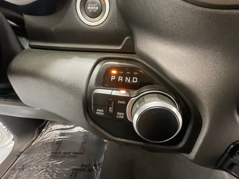 2019 RAM 1500 Tradesman Crew Cab 4X4 / 5.7L V8 Hemi / LOCAL  / ZERO RUST / Backup Camera / Trailer Brake Controller / Power Sliding Rear window - Photo 18 - Gladstone, OR 97027
