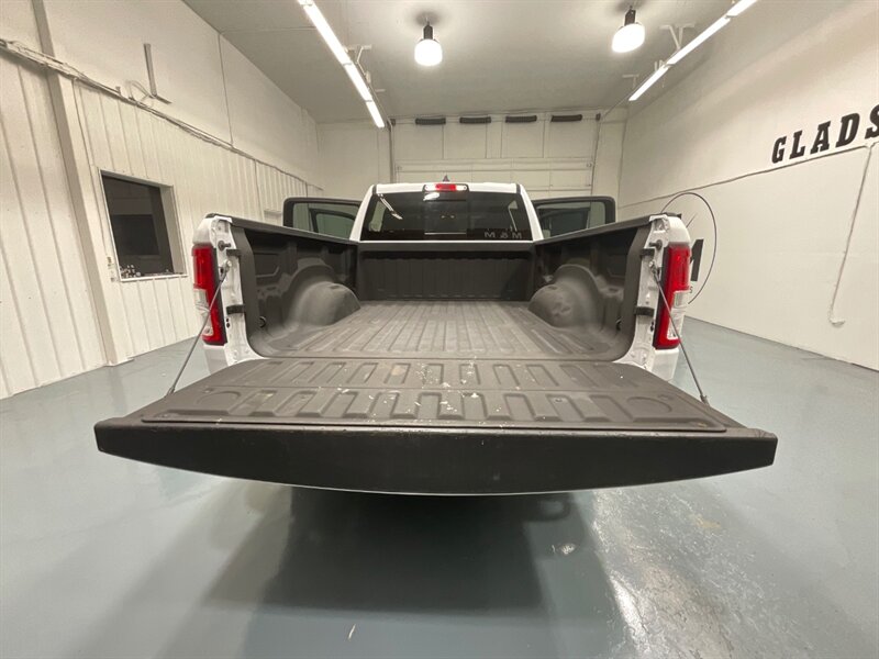 2019 RAM 1500 Tradesman Crew Cab 4X4 / 5.7L V8 Hemi / LOCAL  / ZERO RUST / Backup Camera / Trailer Brake Controller / Power Sliding Rear window - Photo 10 - Gladstone, OR 97027