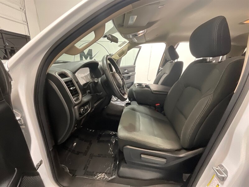 2019 RAM 1500 Tradesman Crew Cab 4X4 / 5.7L V8 Hemi / LOCAL  / ZERO RUST / Backup Camera / Trailer Brake Controller / Power Sliding Rear window - Photo 11 - Gladstone, OR 97027