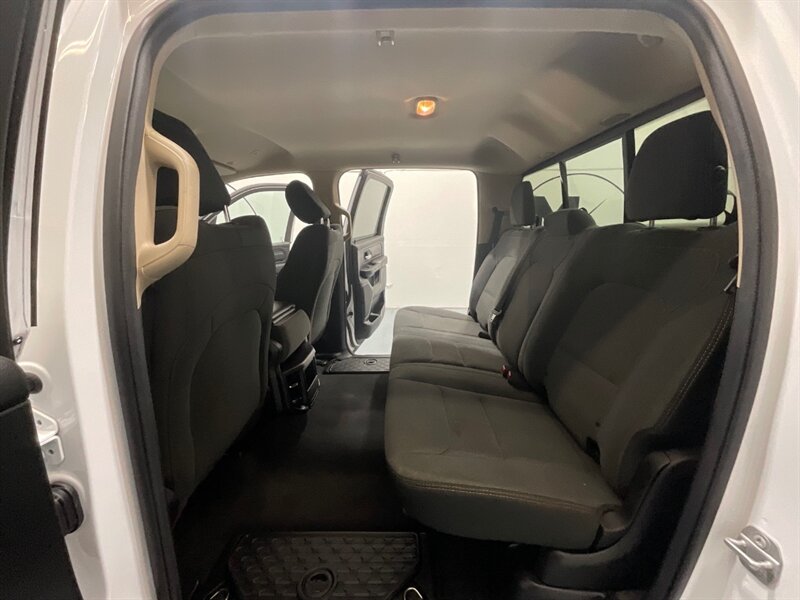 2019 RAM 1500 Tradesman Crew Cab 4X4 / 5.7L V8 Hemi / LOCAL  / ZERO RUST / Backup Camera / Trailer Brake Controller / Power Sliding Rear window - Photo 12 - Gladstone, OR 97027