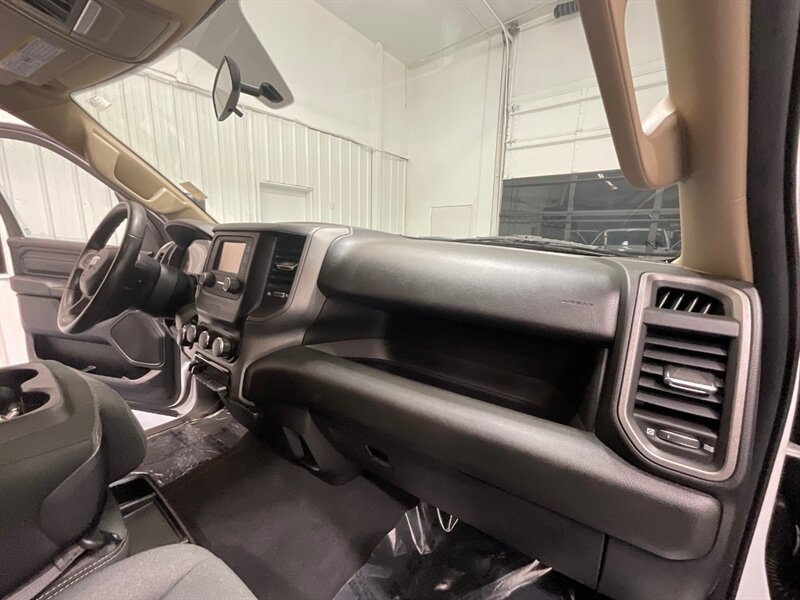 2019 RAM 1500 Tradesman Crew Cab 4X4 / 5.7L V8 Hemi / LOCAL  / ZERO RUST / Backup Camera / Trailer Brake Controller / Power Sliding Rear window - Photo 35 - Gladstone, OR 97027