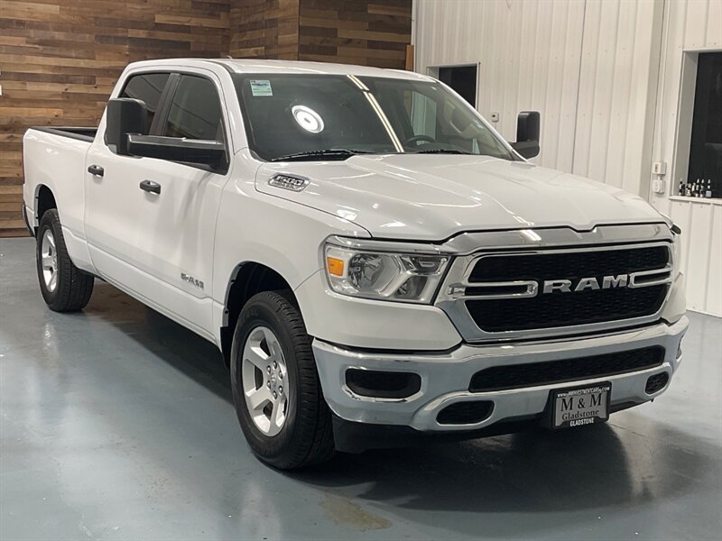 2019 RAM 1500 Tradesman Crew Cab 4X4 / 5.7L V8 Hemi / LOCAL  / ZERO RUST / Backup Camera / Trailer Brake Controller / Power Sliding Rear window