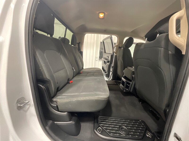 2019 RAM 1500 Tradesman Crew Cab 4X4 / 5.7L V8 Hemi / LOCAL  / ZERO RUST / Backup Camera / Trailer Brake Controller / Power Sliding Rear window - Photo 13 - Gladstone, OR 97027