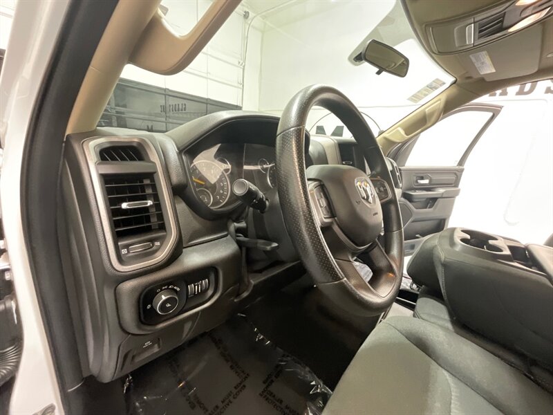 2019 RAM 1500 Tradesman Crew Cab 4X4 / 5.7L V8 Hemi / LOCAL  / ZERO RUST / Backup Camera / Trailer Brake Controller / Power Sliding Rear window - Photo 36 - Gladstone, OR 97027