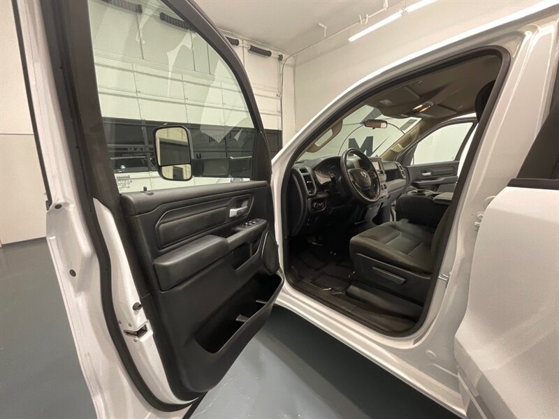 2019 RAM 1500 Tradesman Crew Cab 4X4 / 5.7L V8 Hemi / LOCAL  / ZERO RUST / Backup Camera / Trailer Brake Controller / Power Sliding Rear window - Photo 42 - Gladstone, OR 97027