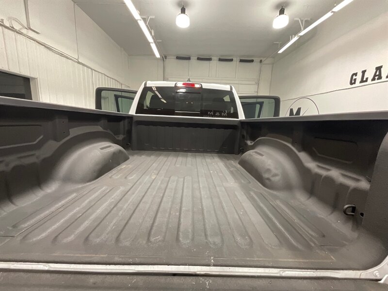2019 RAM 1500 Tradesman Crew Cab 4X4 / 5.7L V8 Hemi / LOCAL  / ZERO RUST / Backup Camera / Trailer Brake Controller / Power Sliding Rear window - Photo 21 - Gladstone, OR 97027