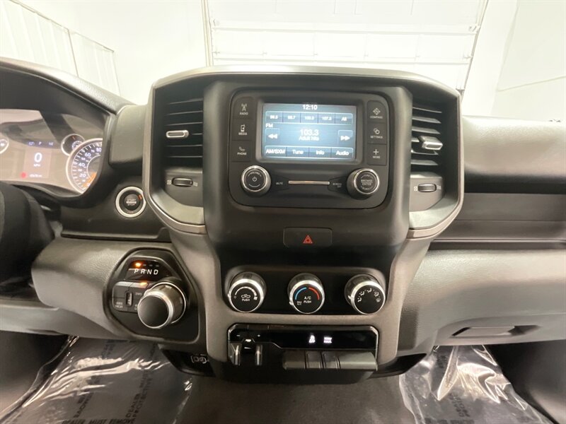 2019 RAM 1500 Tradesman Crew Cab 4X4 / 5.7L V8 Hemi / LOCAL  / ZERO RUST / Backup Camera / Trailer Brake Controller / Power Sliding Rear window - Photo 16 - Gladstone, OR 97027