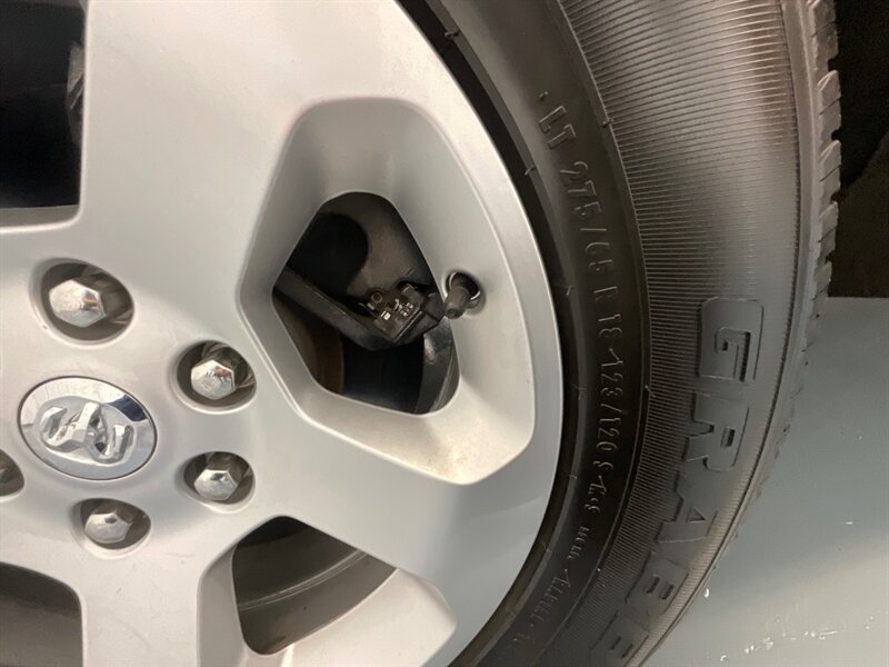 2019 RAM 1500 Tradesman Crew Cab 4X4 / 5.7L V8 Hemi / LOCAL  / ZERO RUST / Backup Camera / Trailer Brake Controller / Power Sliding Rear window - Photo 44 - Gladstone, OR 97027