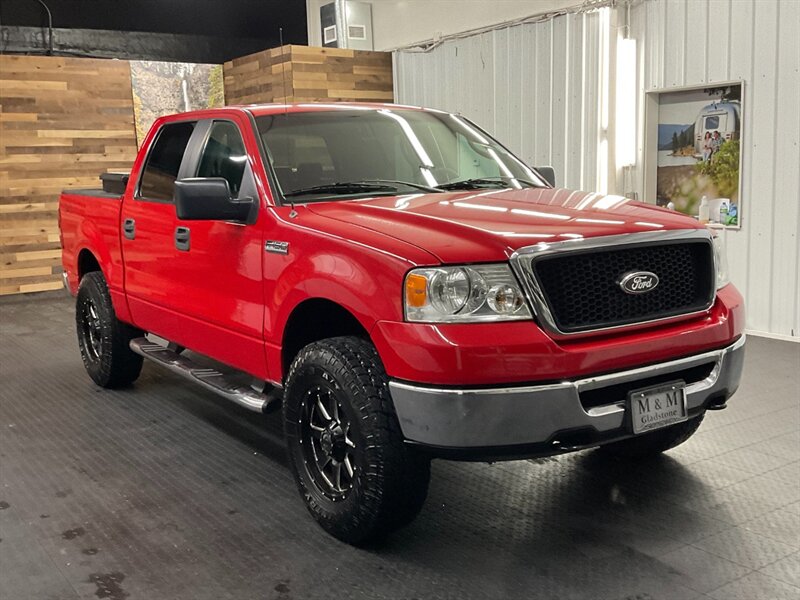 2007 Ford F-150 XLT Crew Cab 4X4 / 5.4L V8 / LIFTED  33 " TOYO OPEN COUNTRY TIRES & 18 " BLACK WHEELS / LOCAL OREGON TRUCK / RUST FREE / 101,000 MILES - Photo 2 - Gladstone, OR 97027