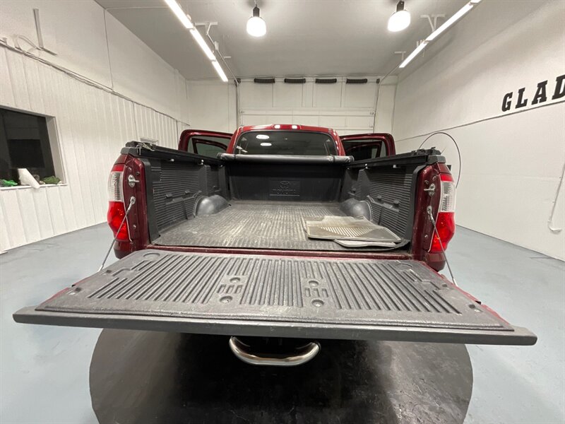 2005 Toyota Tundra SR5 Double Cab 4X4 / 4.7L V8 / Sunroof / ZERO RUST  / TIMING BELT REPLACED - Photo 10 - Gladstone, OR 97027