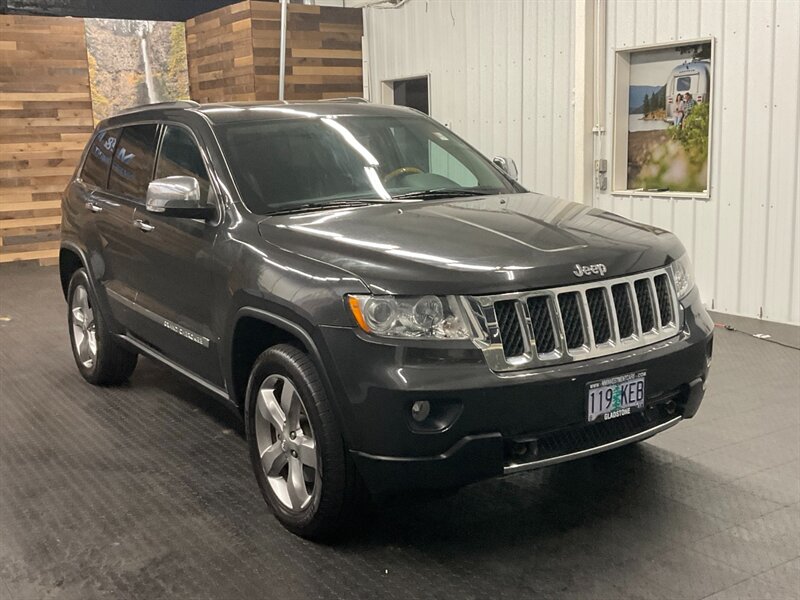 2011 Jeep Grand Cherokee Overland Sport Utili   - Photo 2 - Gladstone, OR 97027