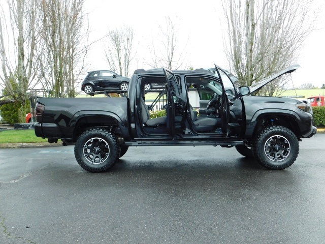 2018 Toyota Tacoma SR5 V6 Double Cab LIFTED Brand New Premium Wheels   - Photo 9 - Portland, OR 97217