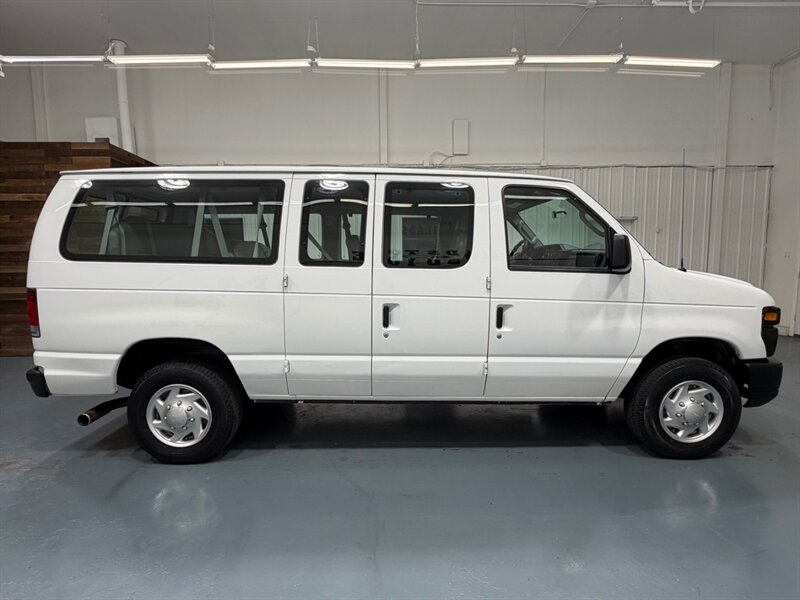 2010 Ford E-Series Van E-350 SD XL 12-Passenger Van / 1 OWNER / 46K MILES  / RUST FREE / BRAND NEW TIRES - Photo 4 - Gladstone, OR 97027