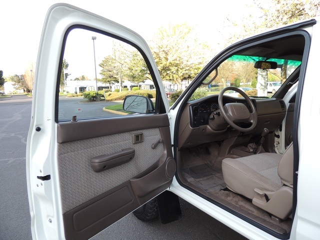 1997 Toyota Tacoma X-Cab V6 / 4X4 / 5-Speed Manual/1-OWNER/138k miles   - Photo 21 - Portland, OR 97217