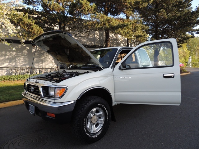 1997 Toyota Tacoma X-Cab V6 / 4X4 / 5-Speed Manual/1-OWNER/138k miles   - Photo 9 - Portland, OR 97217