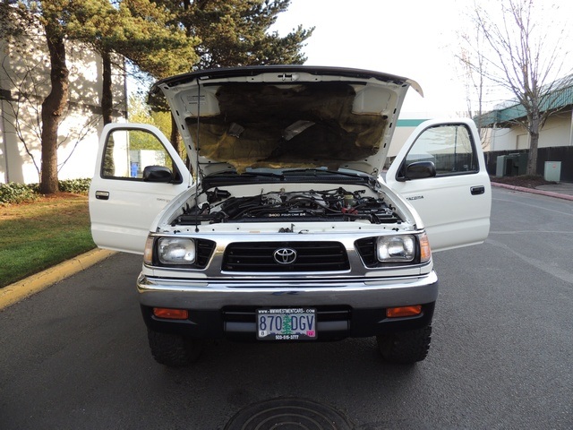 1997 Toyota Tacoma X-Cab V6 / 4X4 / 5-Speed Manual/1-OWNER/138k miles   - Photo 16 - Portland, OR 97217