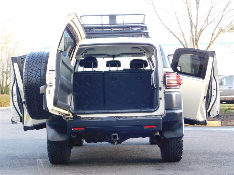 2008 Toyota FJ Cruiser 4X4 / V6 4.0L / REAR DIFFERENTIAL LOCKER /  BRUSH GUARDS / BF GOODRICH on BLACK RHINO WHEELS - Photo 20 - Portland, OR 97217