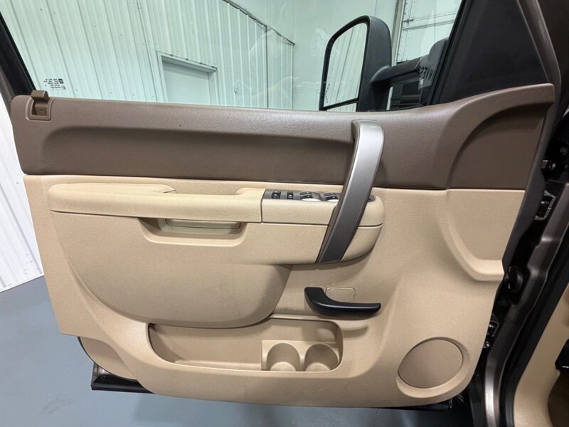 2013 Chevrolet Silverado 2500 2500HD LT 4X4 6.6L DURAMAX DIESEL /1-OWNER /BRAND NEW TIRES / ZERO RUST - Photo 31 - Gladstone, OR 97027