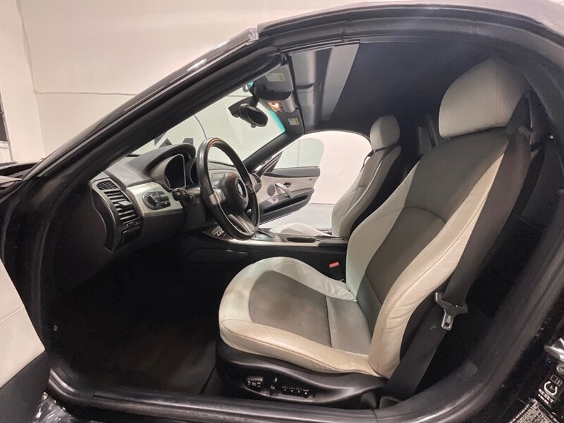 2004 BMW Z4 2.5i 2dr Roadster 6Cyl / Convertible /New Tires / Leather w. Heated Seats - Photo 11 - Gladstone, OR 97027