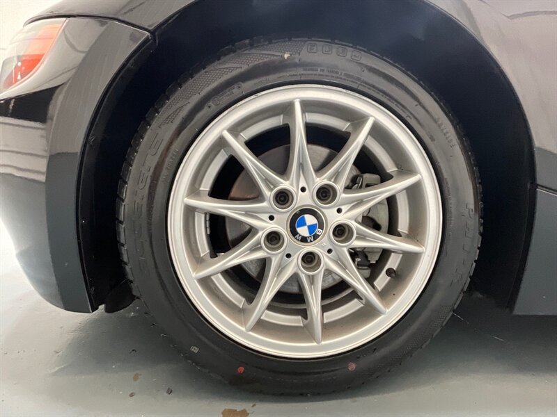 2004 BMW Z4 2.5i 2dr Roadster 6Cyl / Convertible /New Tires / Leather w. Heated Seats - Photo 23 - Gladstone, OR 97027