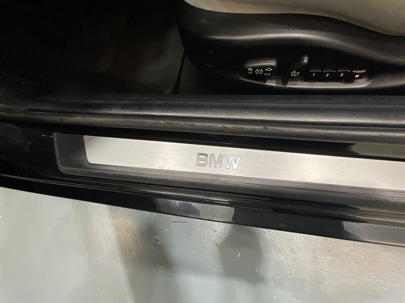 2004 BMW Z4 2.5i 2dr Roadster 6Cyl / Convertible /New Tires / Leather w. Heated Seats - Photo 42 - Gladstone, OR 97027