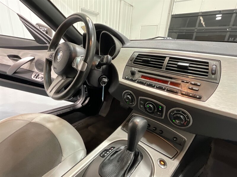 2004 BMW Z4 2.5i 2dr Roadster 6Cyl / Convertible /New Tires / Leather w. Heated Seats - Photo 36 - Gladstone, OR 97027