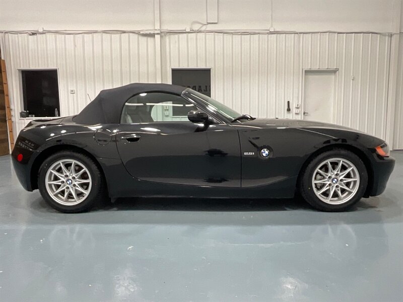 2004 BMW Z4 2.5i 2dr Roadster 6Cyl / Convertible /New Tires / Leather w. Heated Seats - Photo 4 - Gladstone, OR 97027