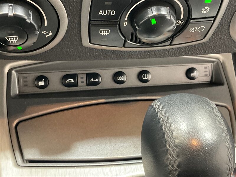2004 BMW Z4 2.5i 2dr Roadster 6Cyl / Convertible /New Tires / Leather w. Heated Seats - Photo 17 - Gladstone, OR 97027