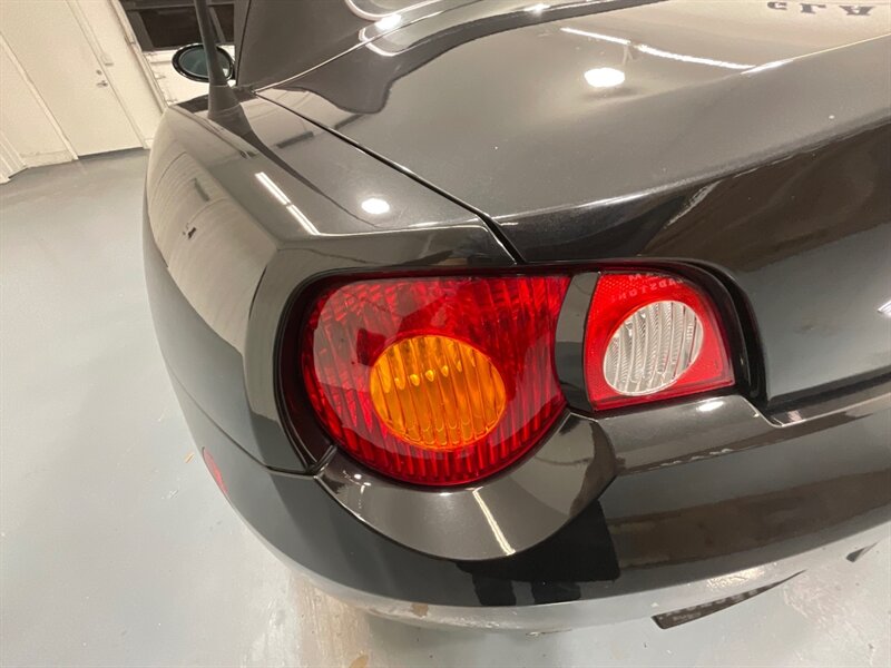 2004 BMW Z4 2.5i 2dr Roadster 6Cyl / Convertible /New Tires / Leather w. Heated Seats - Photo 28 - Gladstone, OR 97027