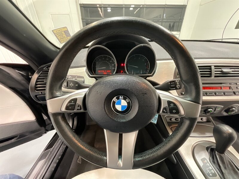 2004 BMW Z4 2.5i 2dr Roadster 6Cyl / Convertible /New Tires / Leather w. Heated Seats - Photo 13 - Gladstone, OR 97027