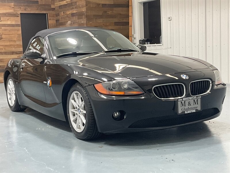 2004 BMW Z4 2.5i 2dr Roadster 6Cyl / Convertible /New Tires / Leather w. Heated Seats - Photo 2 - Gladstone, OR 97027