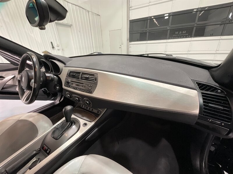 2004 BMW Z4 2.5i 2dr Roadster 6Cyl / Convertible /New Tires / Leather w. Heated Seats - Photo 35 - Gladstone, OR 97027