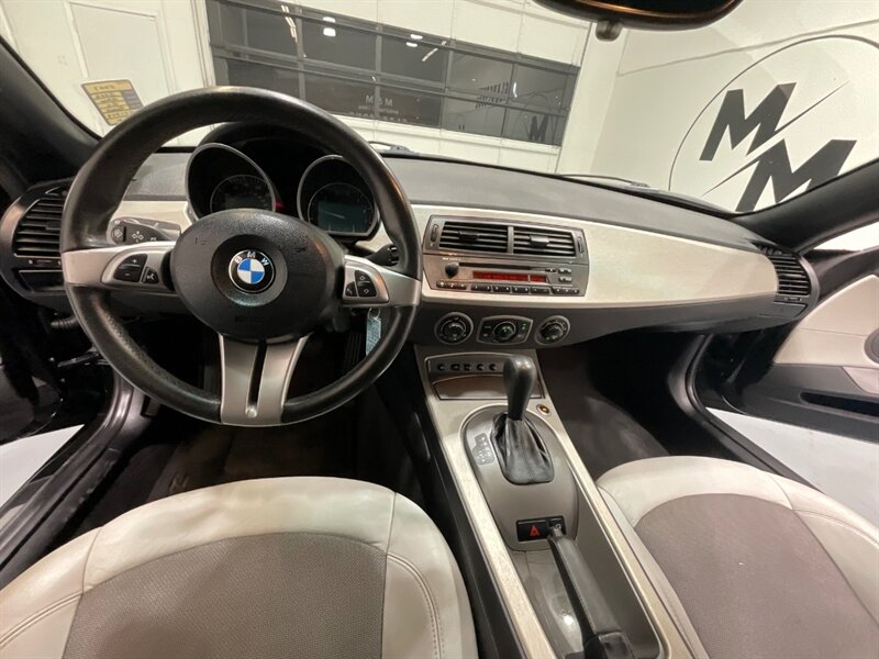 2004 BMW Z4 2.5i 2dr Roadster 6Cyl / Convertible /New Tires / Leather w. Heated Seats - Photo 14 - Gladstone, OR 97027