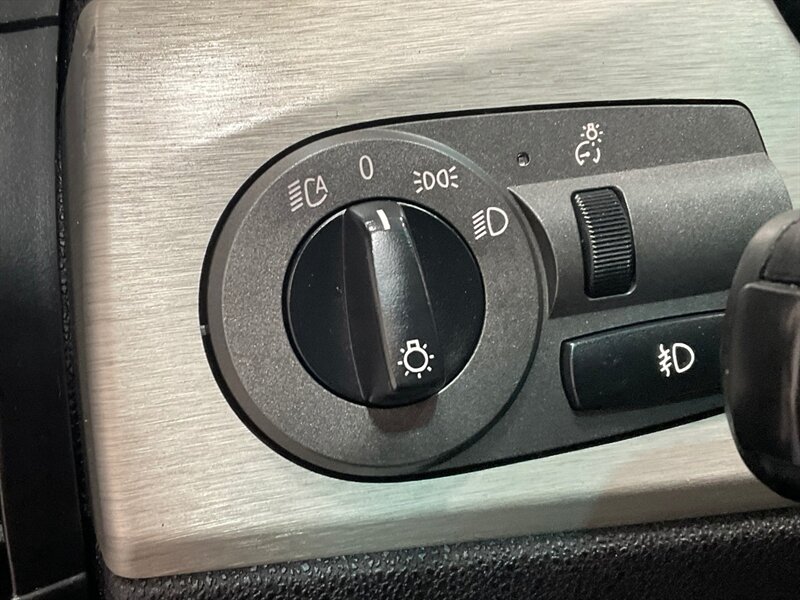 2004 BMW Z4 2.5i 2dr Roadster 6Cyl / Convertible /New Tires / Leather w. Heated Seats - Photo 21 - Gladstone, OR 97027