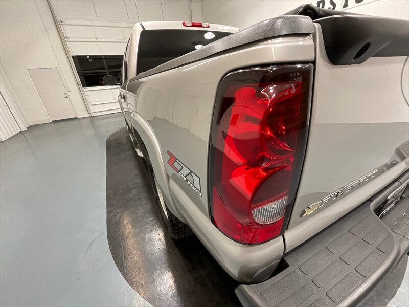 2005 Chevrolet Silverado 1500 Z71 Crew Cab 4X4 / 5.3L V8 / 1-OWNER / 115K MILES  / Excel Cond - Photo 28 - Gladstone, OR 97027