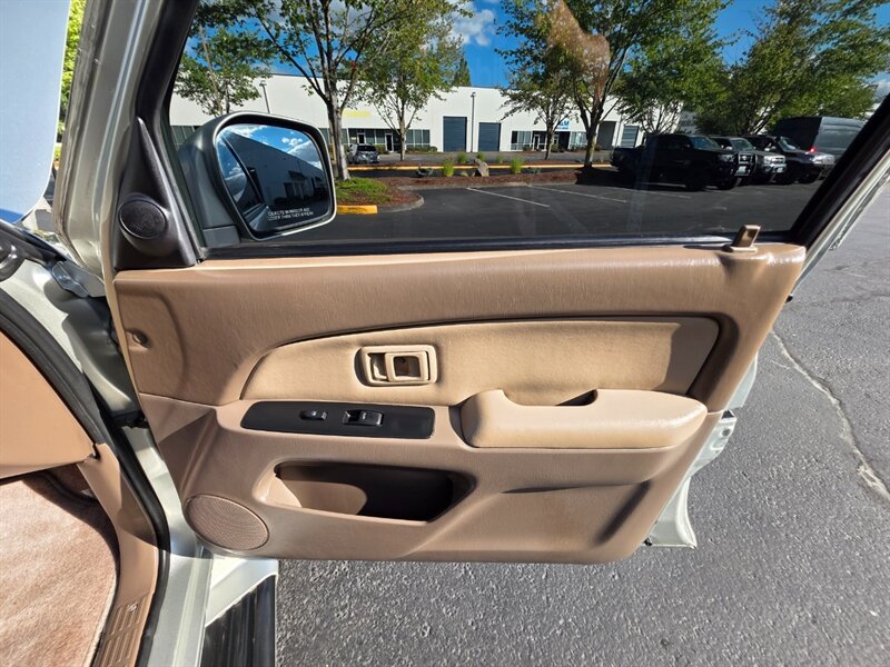 2002 Toyota 4Runner V6 3.4L / 4X4 / TIMING BELT DONE / NEW LIFT / LOCAL NO-RUST / NEW TIRES - Photo 32 - Portland, OR 97217