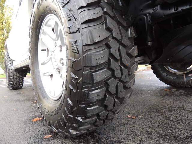 2000 Toyota 4Runner SR5 / 4X4 / 3.4L 6Cyl / Leather / LIFTED LIFTED - Photo 42 - Portland, OR 97217