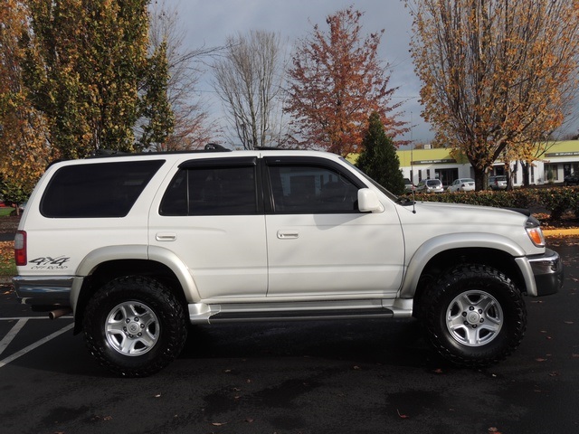 2000 Toyota 4Runner SR5 / 4X4 / 3.4L 6Cyl / Leather / LIFTED LIFTED