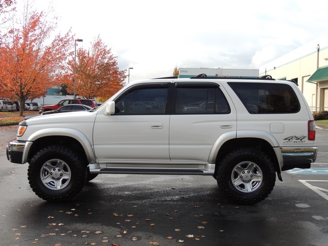 2000 Toyota 4Runner SR5 / 4X4 / 3.4L 6Cyl / Leather / LIFTED LIFTED